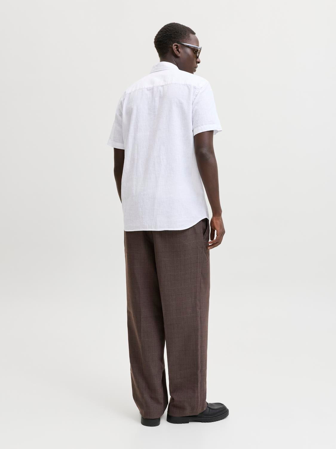 model_shot-back